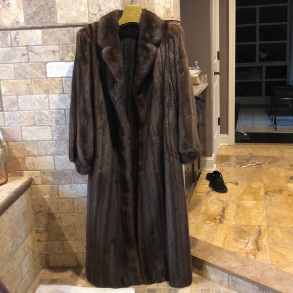 Barely ever worn long sleeve mink fur coat - Picture 3 of 3